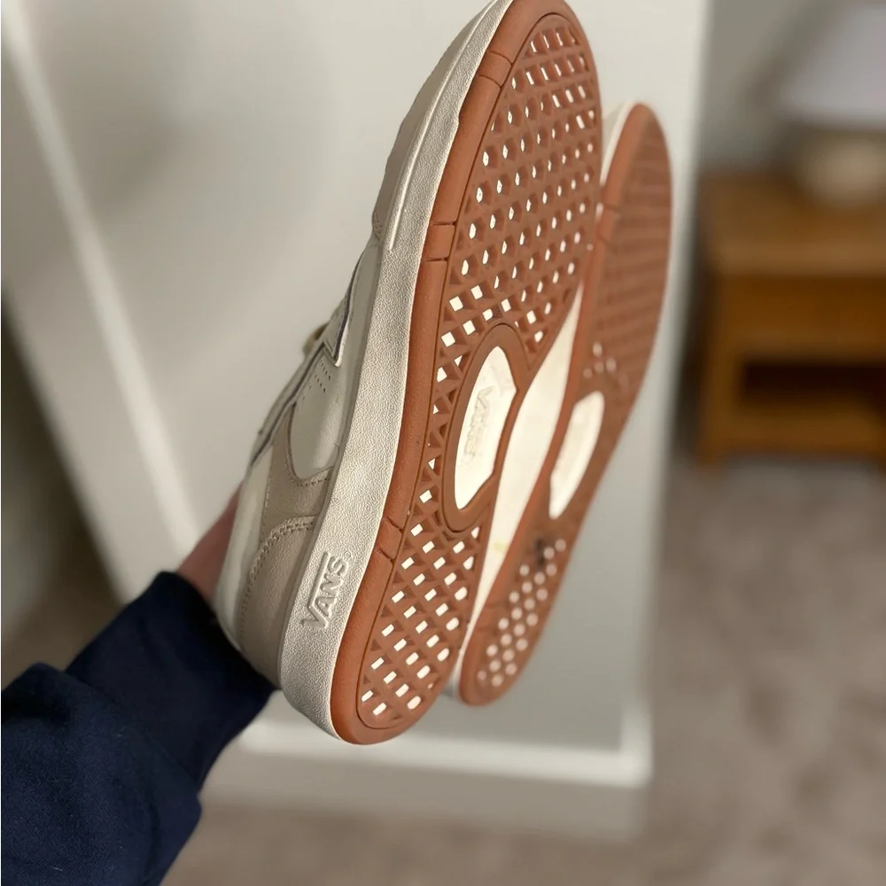 Vans Low-Top Sneaker in White and Beige with Light Blue Accent - Picture 3 of 6